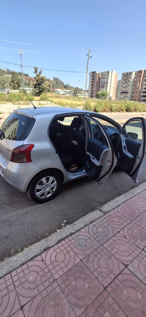 Toyota Yaris 2007, photo 3 of 6