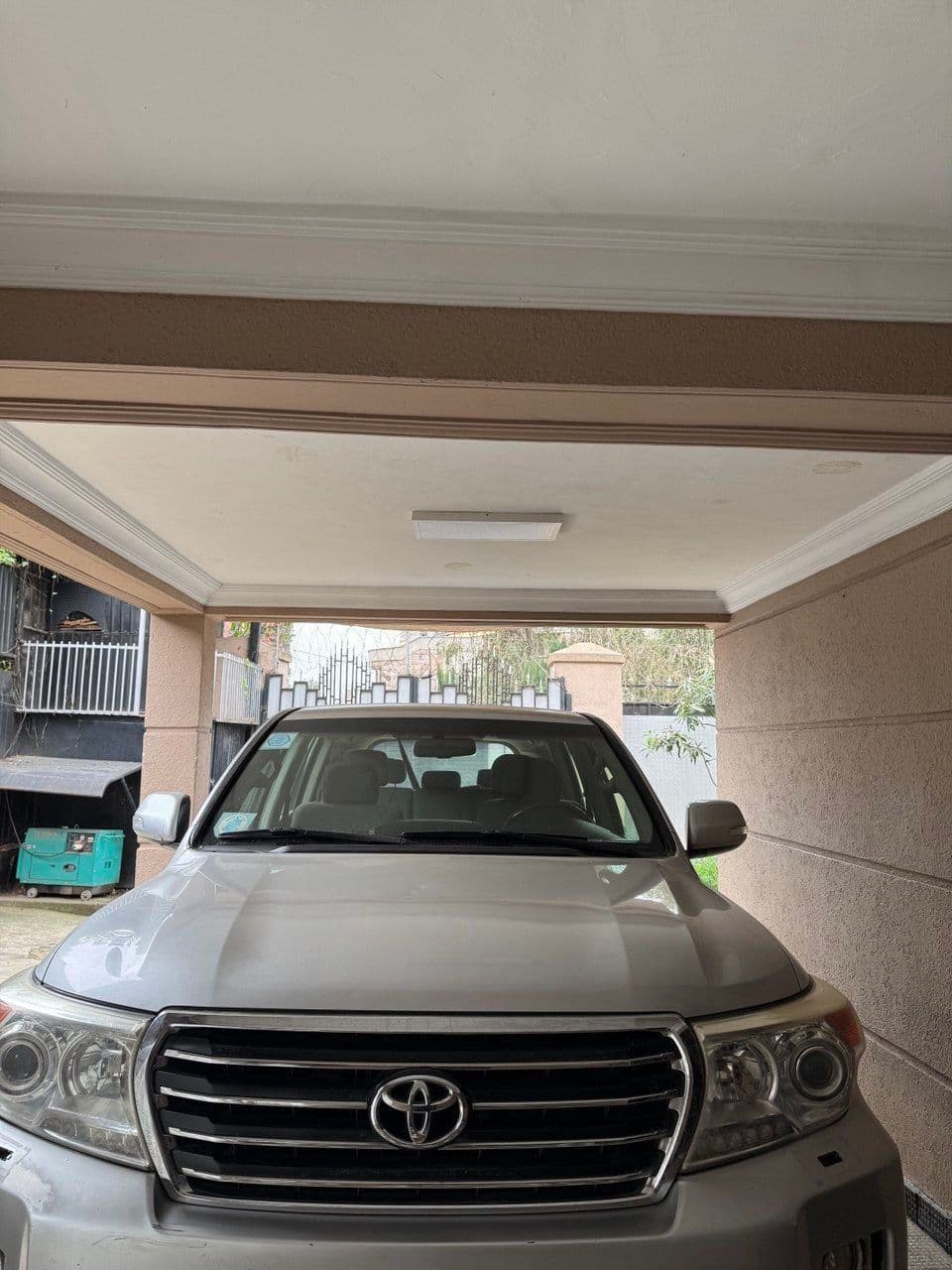 Toyota Land Cruiser V8,Automatic,2013,7 seater., photo 2 of 5