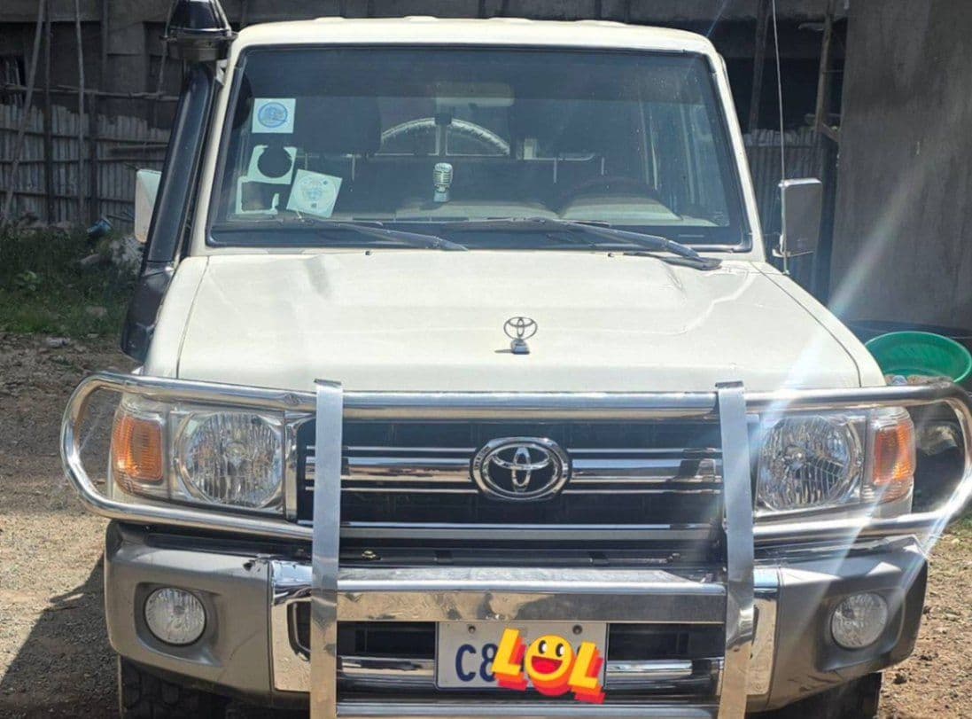 TOYOTA HILUX 2015, photo 2 of 5