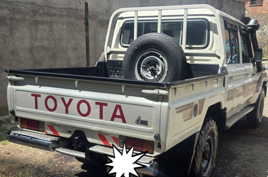 TOYOTA HILUX 2015, photo 4 of 5