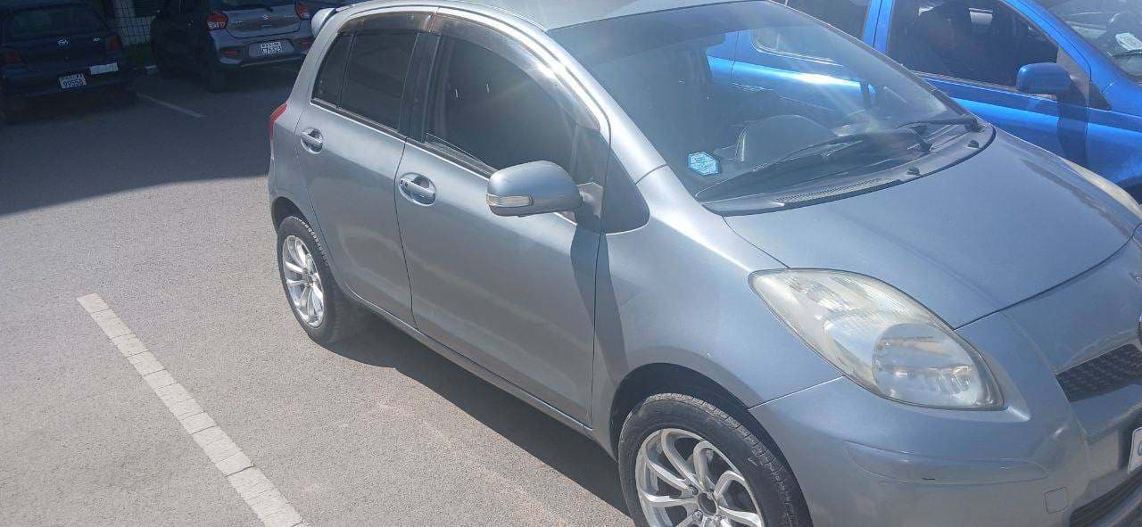 Toyota yaris compact 2008, photo 3 of 4